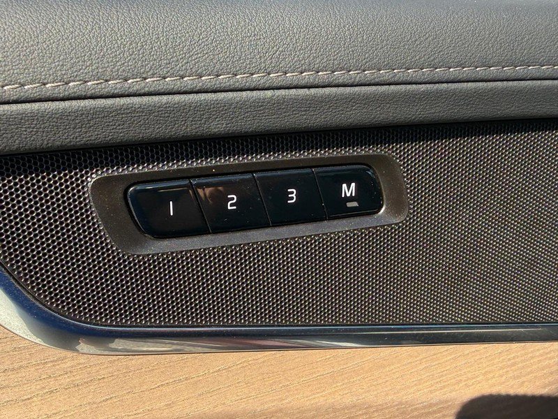 Certified 2025 Volvo XC90 B6 Plus AWD/4WD image 17