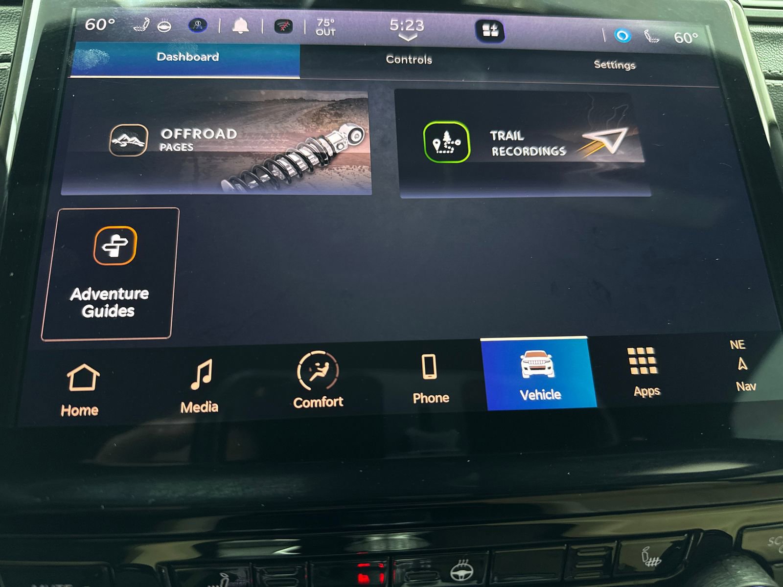 Used 2025 Jeep Grand Cherokee Limited w/ Black Appearance Package image 28