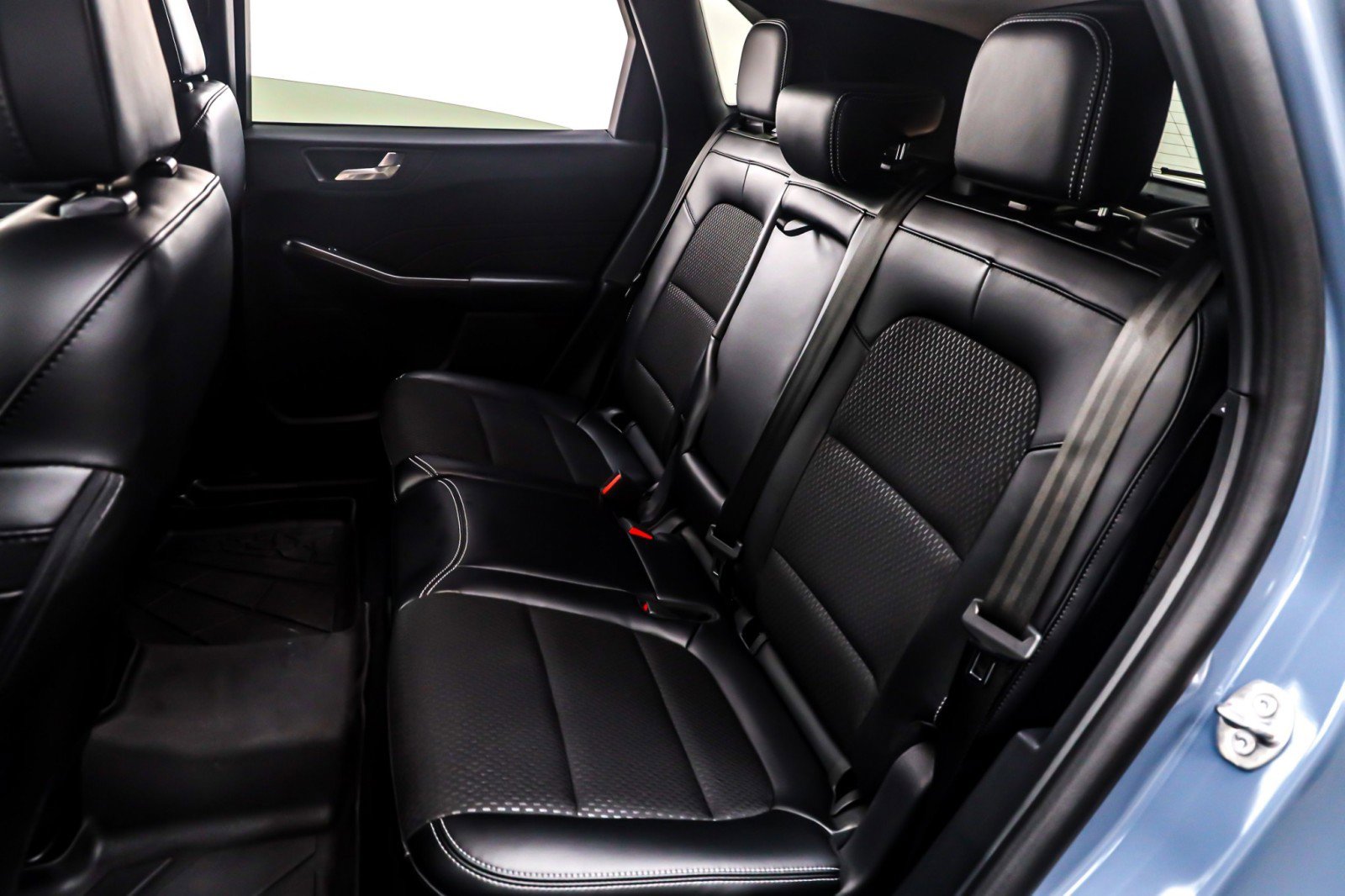 Used 2025 Ford Escape SE w/ Class II Trailer Tow Package image 8