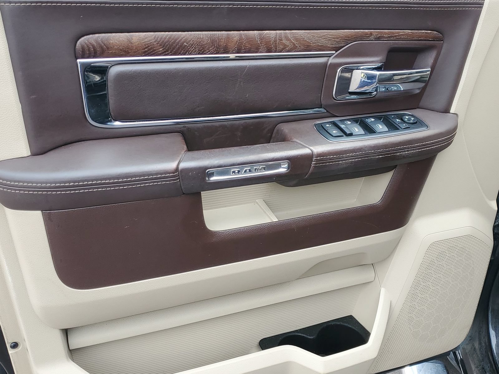 Used 2015 RAM 1500 Laramie Longhorn w/ Convenience Group AWD/4WD image 8