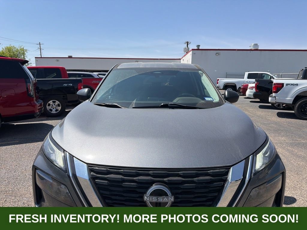 Used 2022 Nissan Rogue S image 2