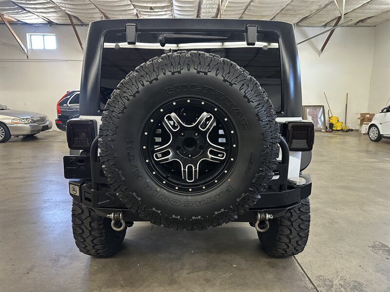 Used 2015 Jeep Wrangler Unlimited Rubicon w/ Connectivity Group AWD/4WD image 4