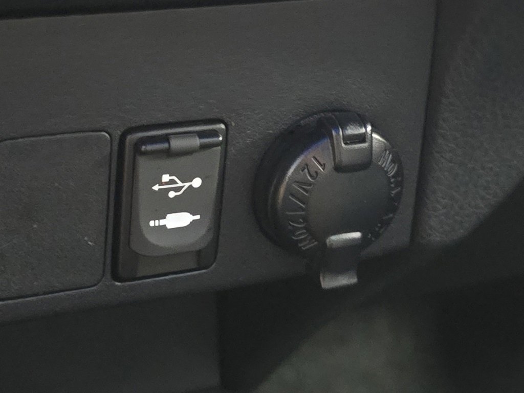 Used 2018 Toyota RAV4 SE w/ Power Extra Value Package image 28