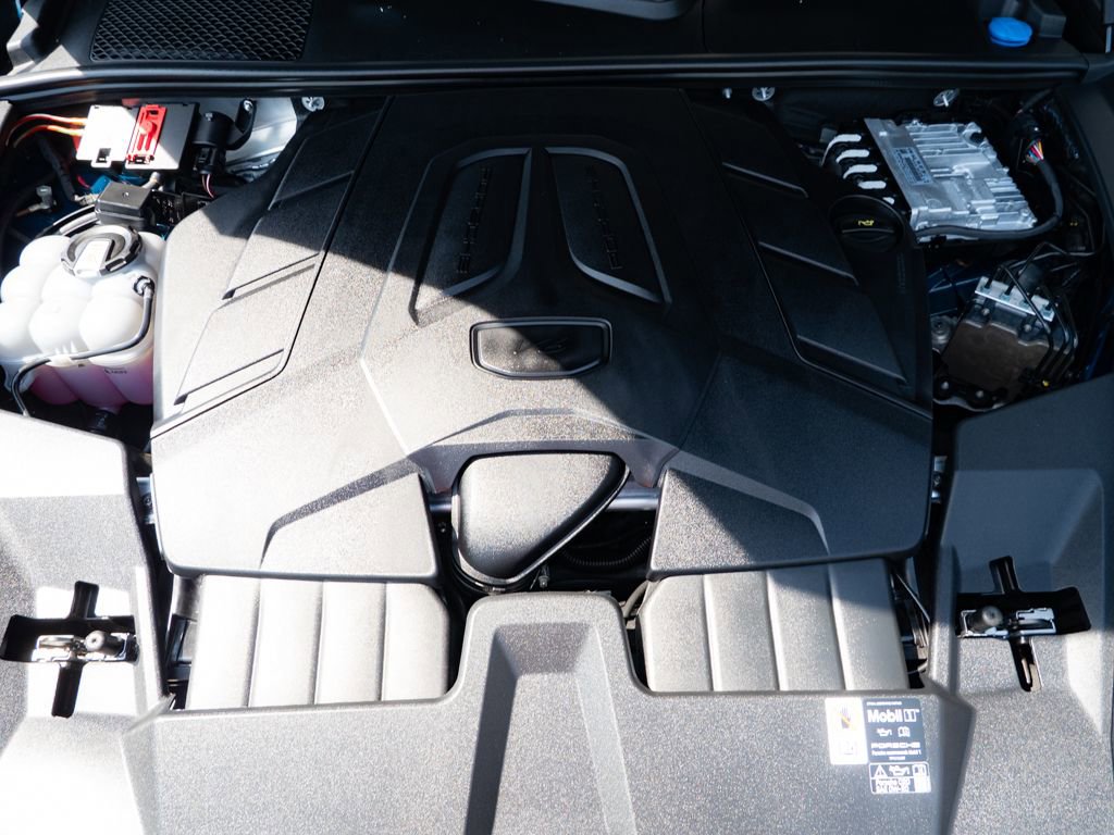 Certified 2025 Porsche Cayenne Coupe w/ Premium Package Plus image 36