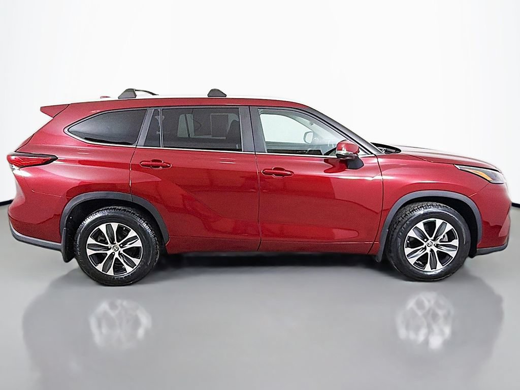 Used 2023 Toyota Highlander XLE AWD/4WD image 17
