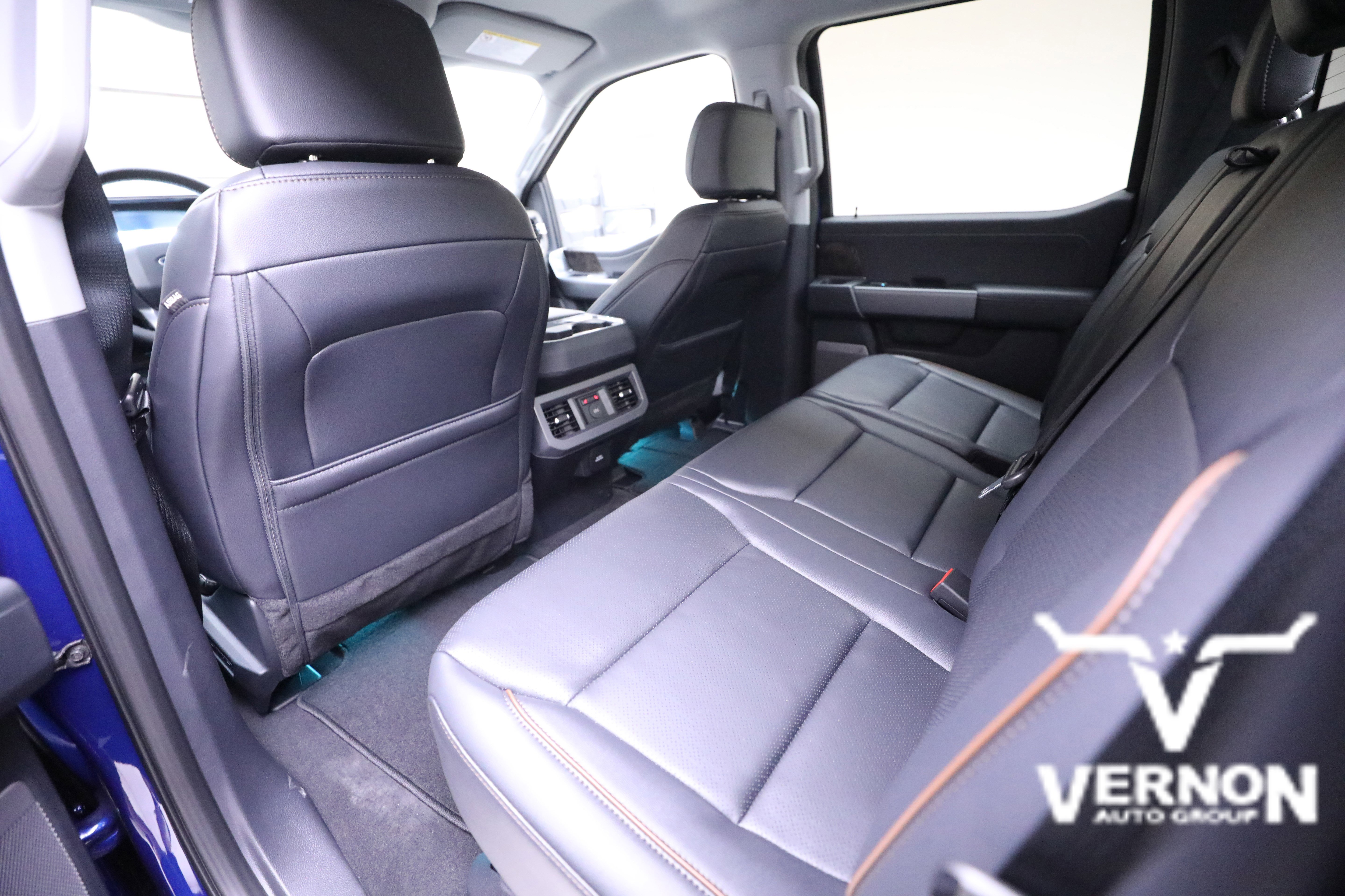 New 2026 Ford F250 Lariat w/ Black Appearance Package image 9