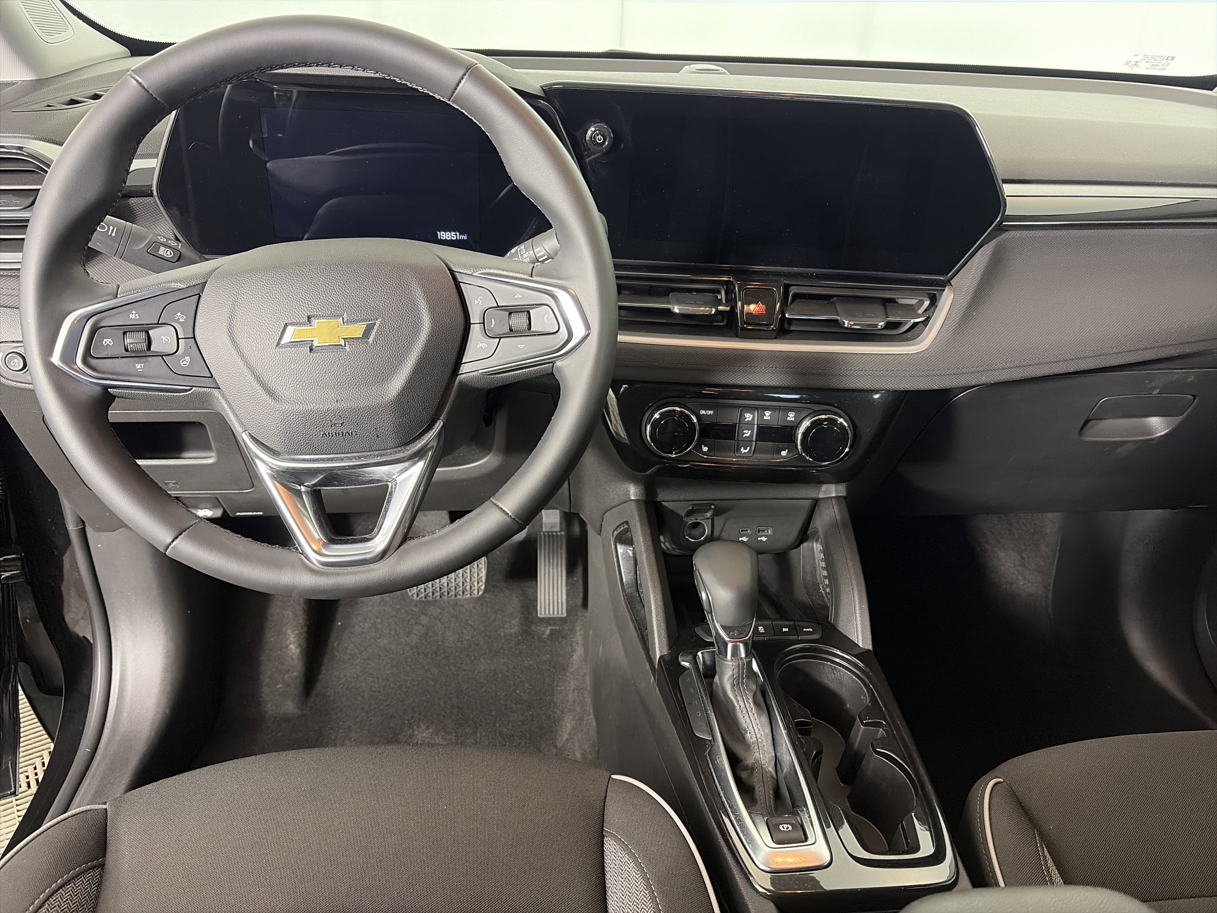 Certified 2024 Chevrolet TrailBlazer LT w/ Convenience Package image 3