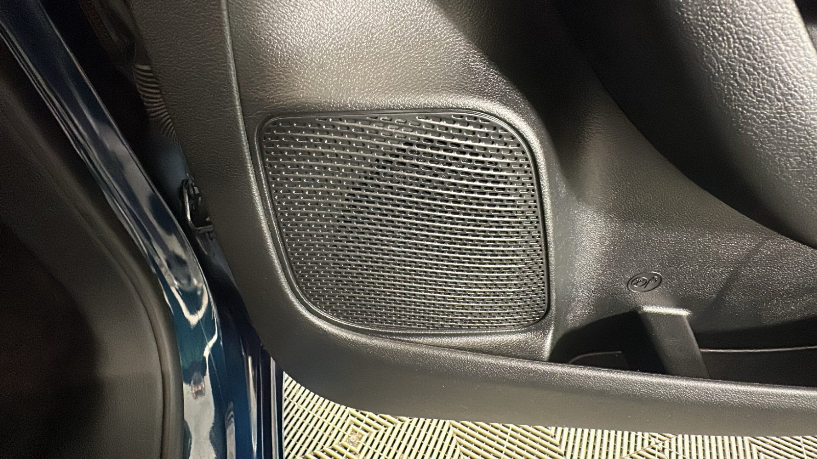 Used 2023 Chrysler Pacifica Touring-L w/ Uconnect Theater Family Group FWD image 35