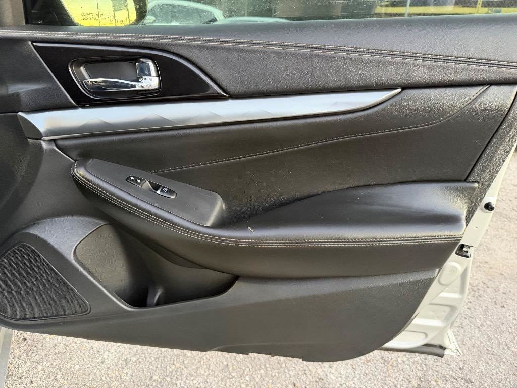 Used 2019 Nissan Maxima 3.5 SV w/ Floor Mat Group FWD image 18