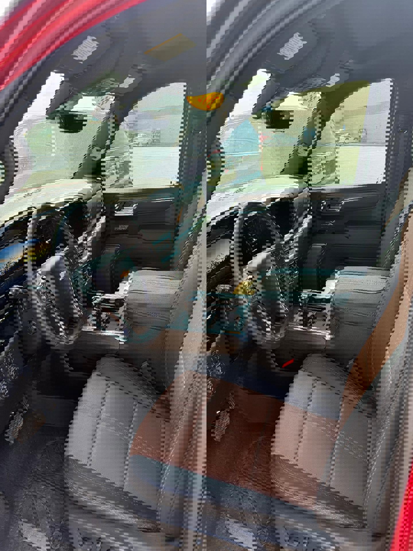 Used 2024 Chevrolet Silverado 1500 High Country w/ Technology Package image 3