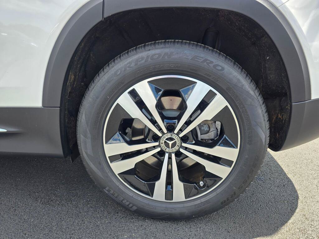 Used 2025 Mercedes-Benz GLB 250 4MATIC image 19