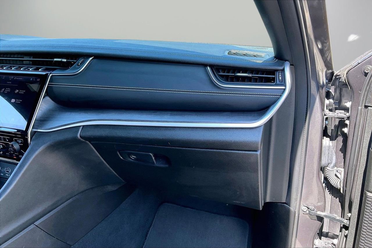 Used 2024 Jeep Grand Cherokee L Limited w/ Luxury Tech Group II image 22