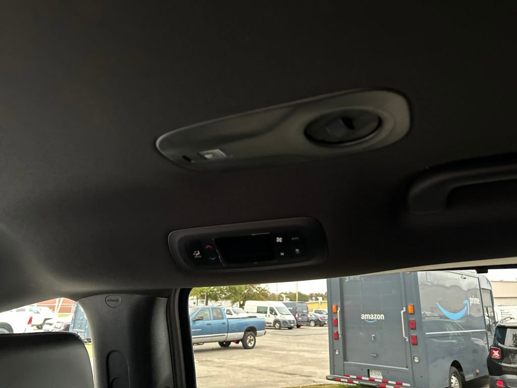 New 2026 Chrysler Pacifica Select image 24