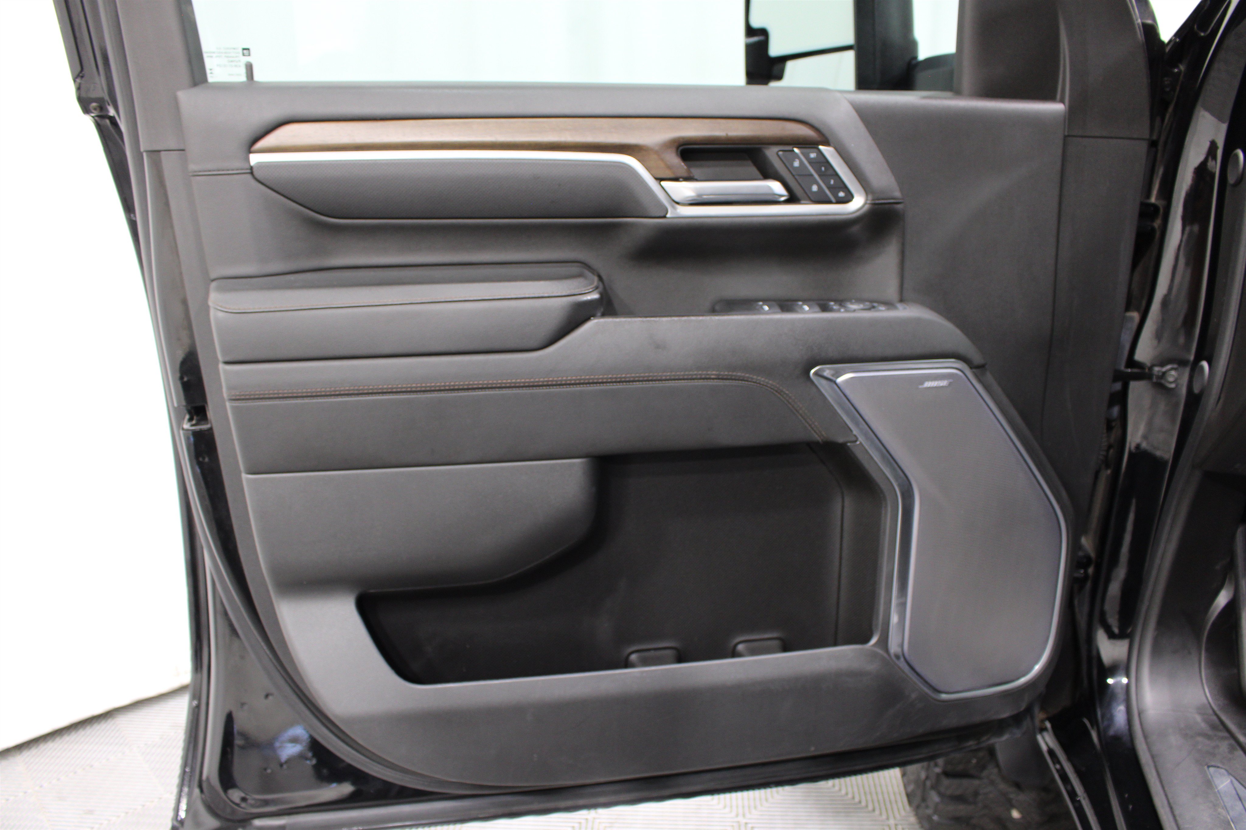 Used 2024 Chevrolet Silverado 2500 High Country w/ High Country Premium Package AWD/4WD image 6