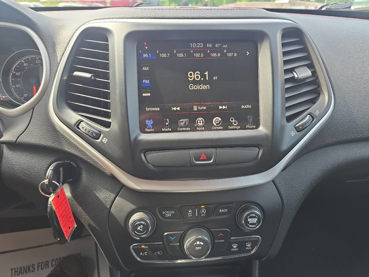 Used 2016 Jeep Cherokee Trailhawk w/ Cold Weather Group AWD/4WD image 11
