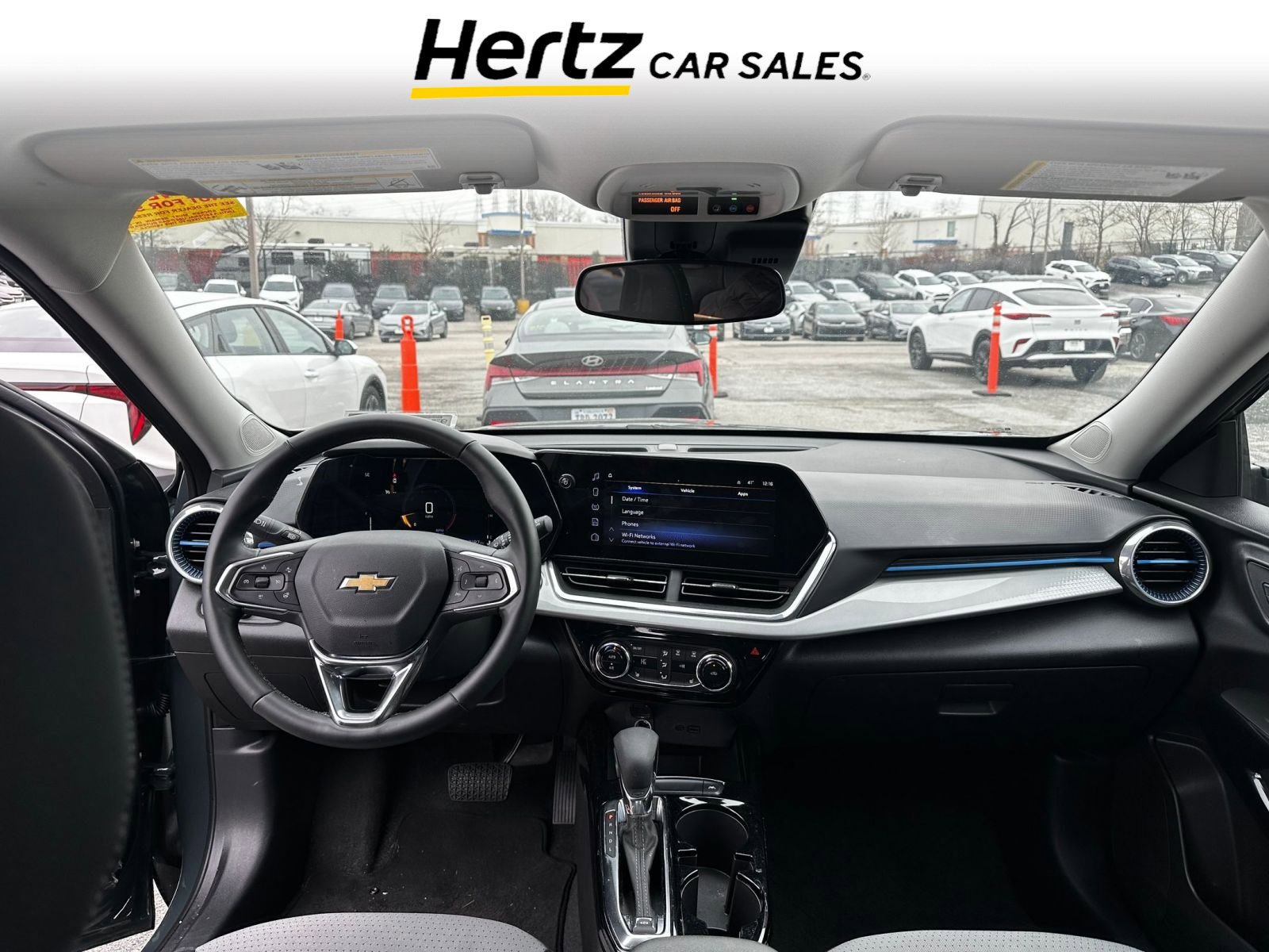 Used 2025 Chevrolet Trax LT w/ LT Convenience Package image 9