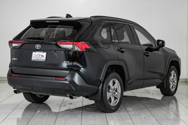 Used 2022 Toyota RAV4 XLE AWD/4WD image 6