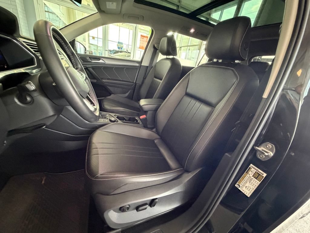 Used 2022 Volkswagen Tiguan SE AWD/4WD image 17