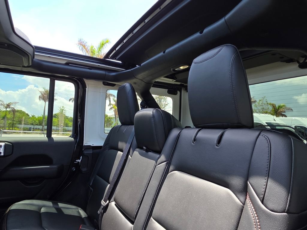 Used 2021 Jeep Wrangler Unlimited Rubicon w/ Trailer Tow Package image 17