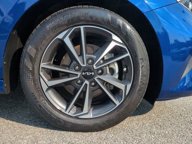 Used 2023 Kia Forte LXS w/ LXS Technology Package FWD image 11