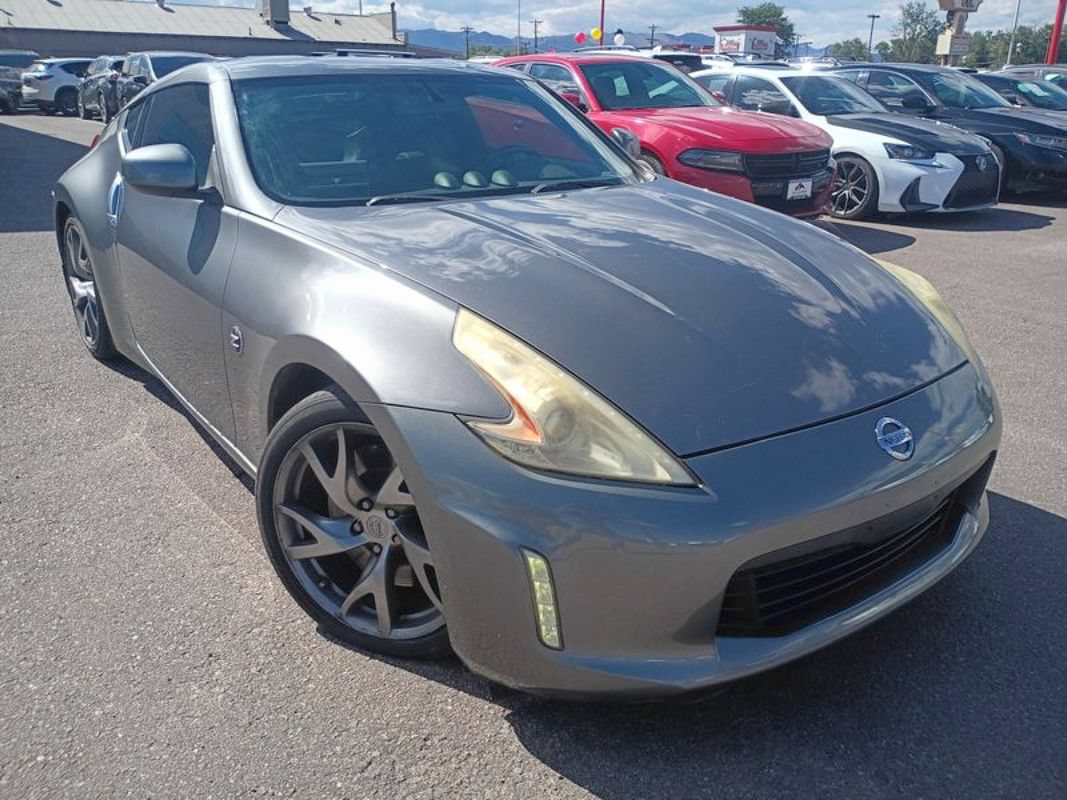 Used 2016 Nissan 370Z Coupe RWD image 2