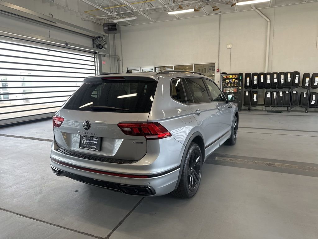 Used 2024 Volkswagen Tiguan SE R-Line image 5