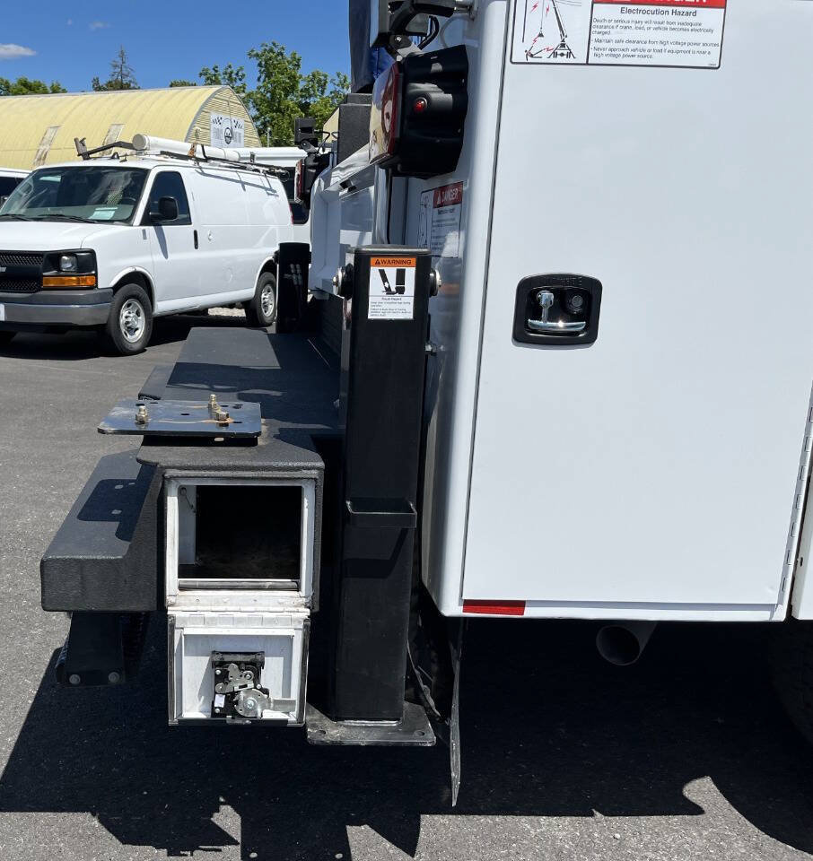 Used 2025 Ford F550 4x4 Crew Cab Super Duty image 36