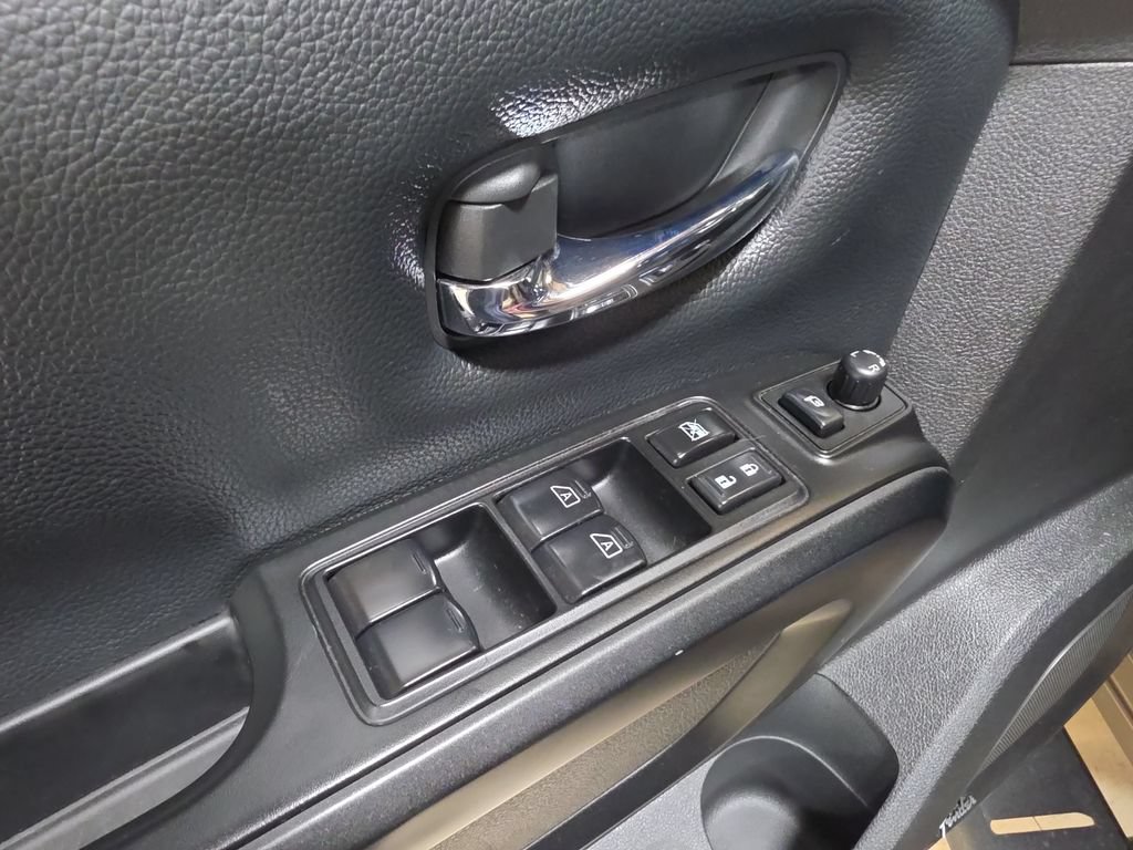 Used 2024 Nissan Titan PRO-4X w/ Pro-4x Convenience Package AWD/4WD image 14