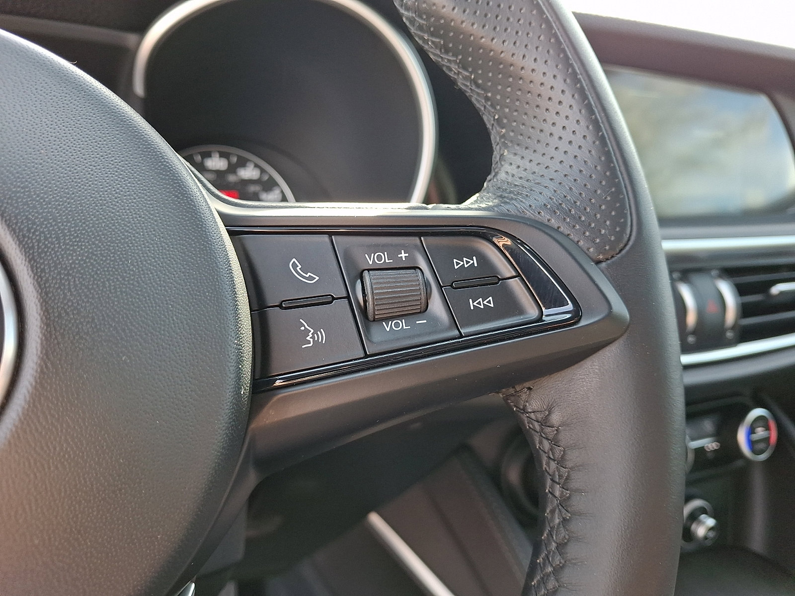 Used 2020 Alfa Romeo Stelvio Ti w/ Active Blind Spot Package AWD/4WD image 20
