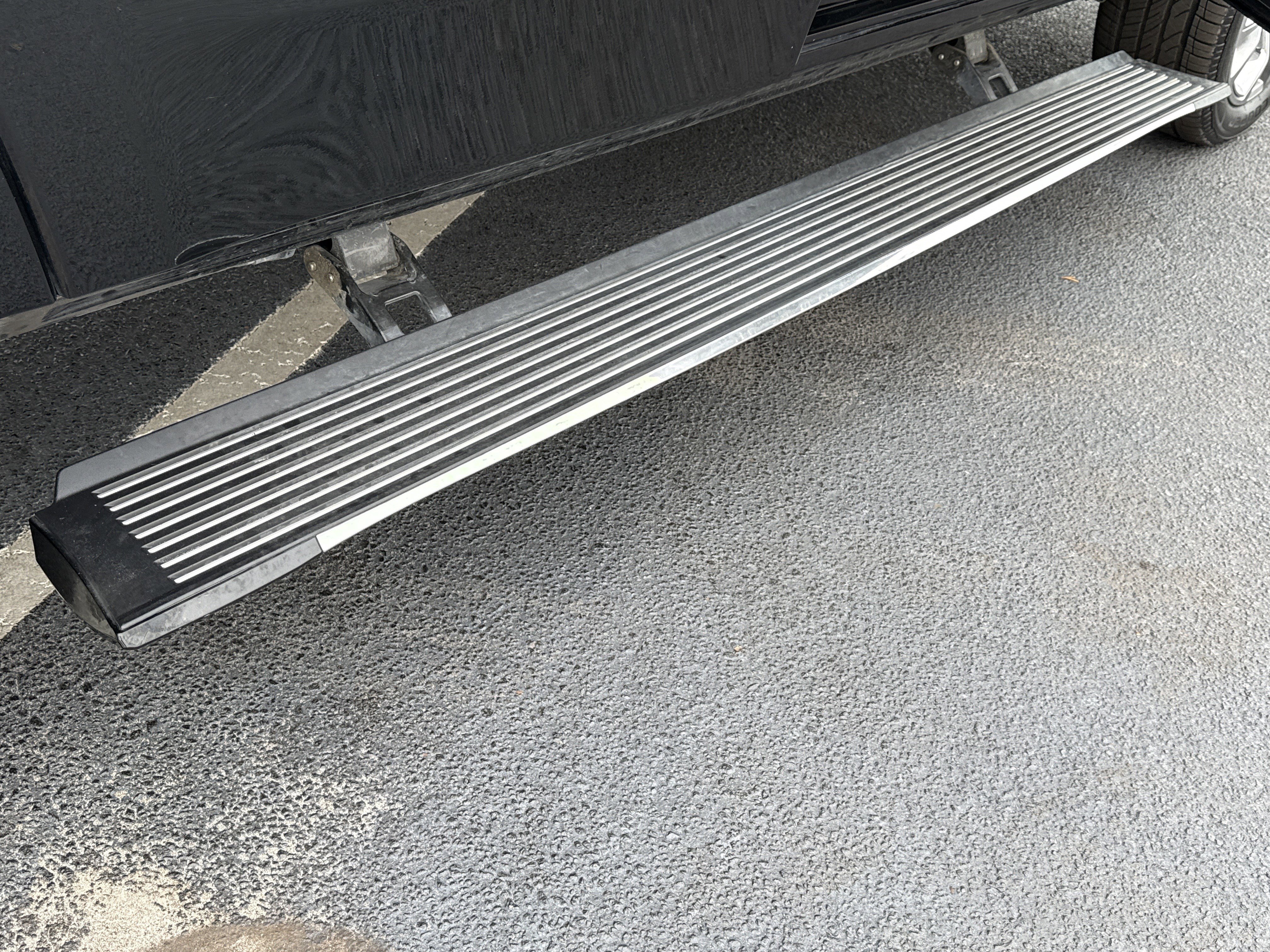 Used 2022 Jeep Grand Wagoneer Series II w/ Premium Group II image 39