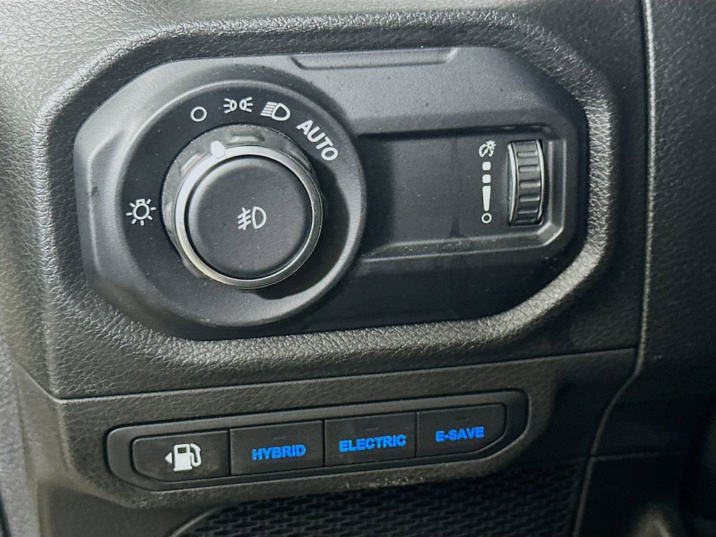 Used 2024 Jeep Wrangler Unlimited image 21