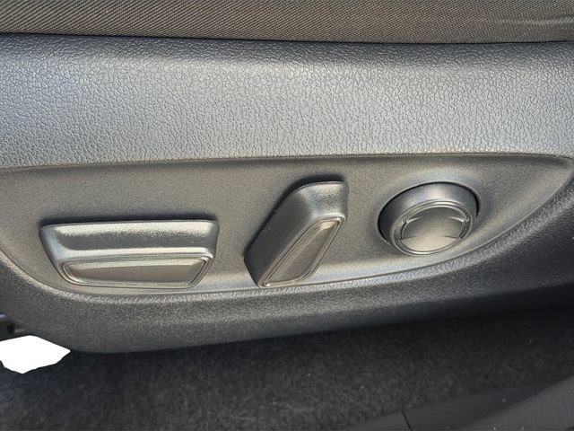Used 2025 Toyota RAV4 XLE AWD/4WD image 17