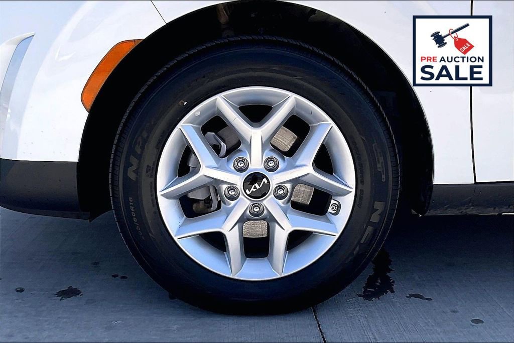 Used 2025 Kia Soul LX FWD image 8