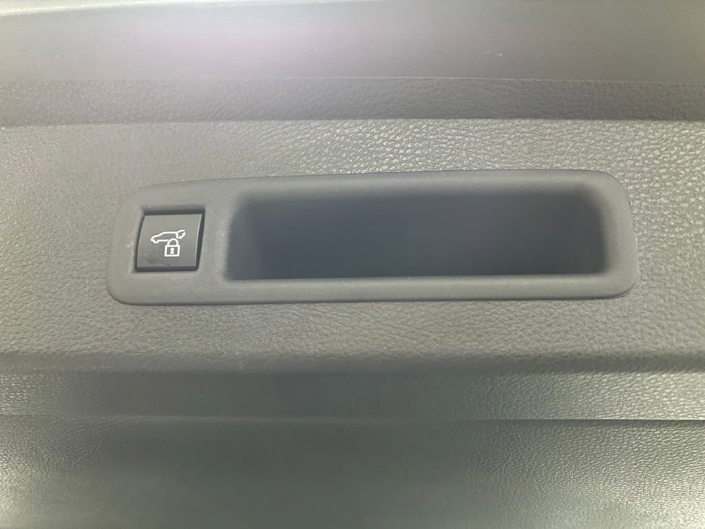 Used 2025 Toyota Sienna XLE w/ XLE Plus Package AWD/4WD image 45