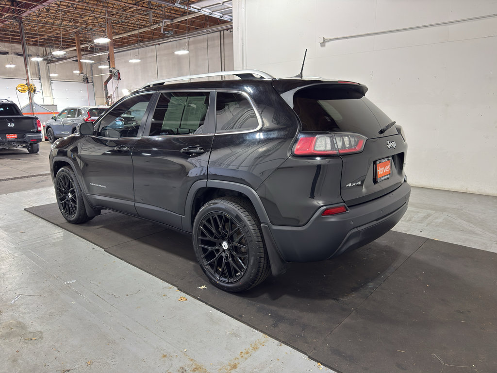 Used 2019 Jeep Cherokee Latitude Plus w/ Comfort/Convenience Group AWD/4WD image 19