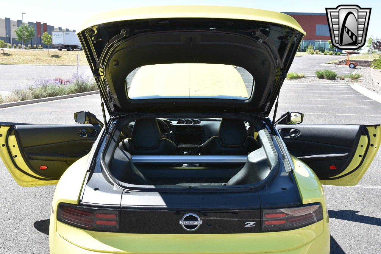 Used 2023 Nissan Z w/ Floor Mat Package (L93) image 18