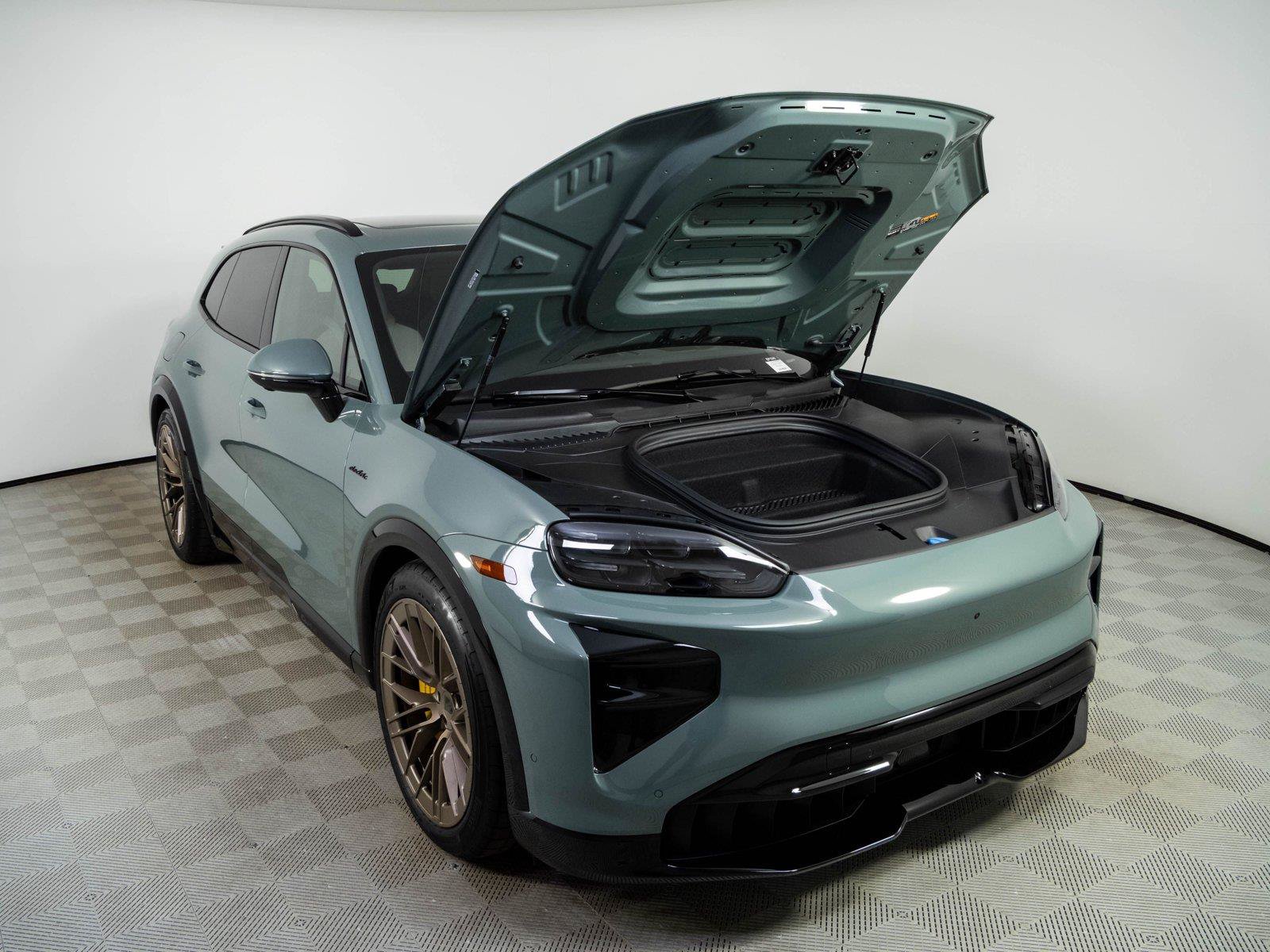 New 2026 Porsche Cayenne Turbo Electric AWD/4WD image 34