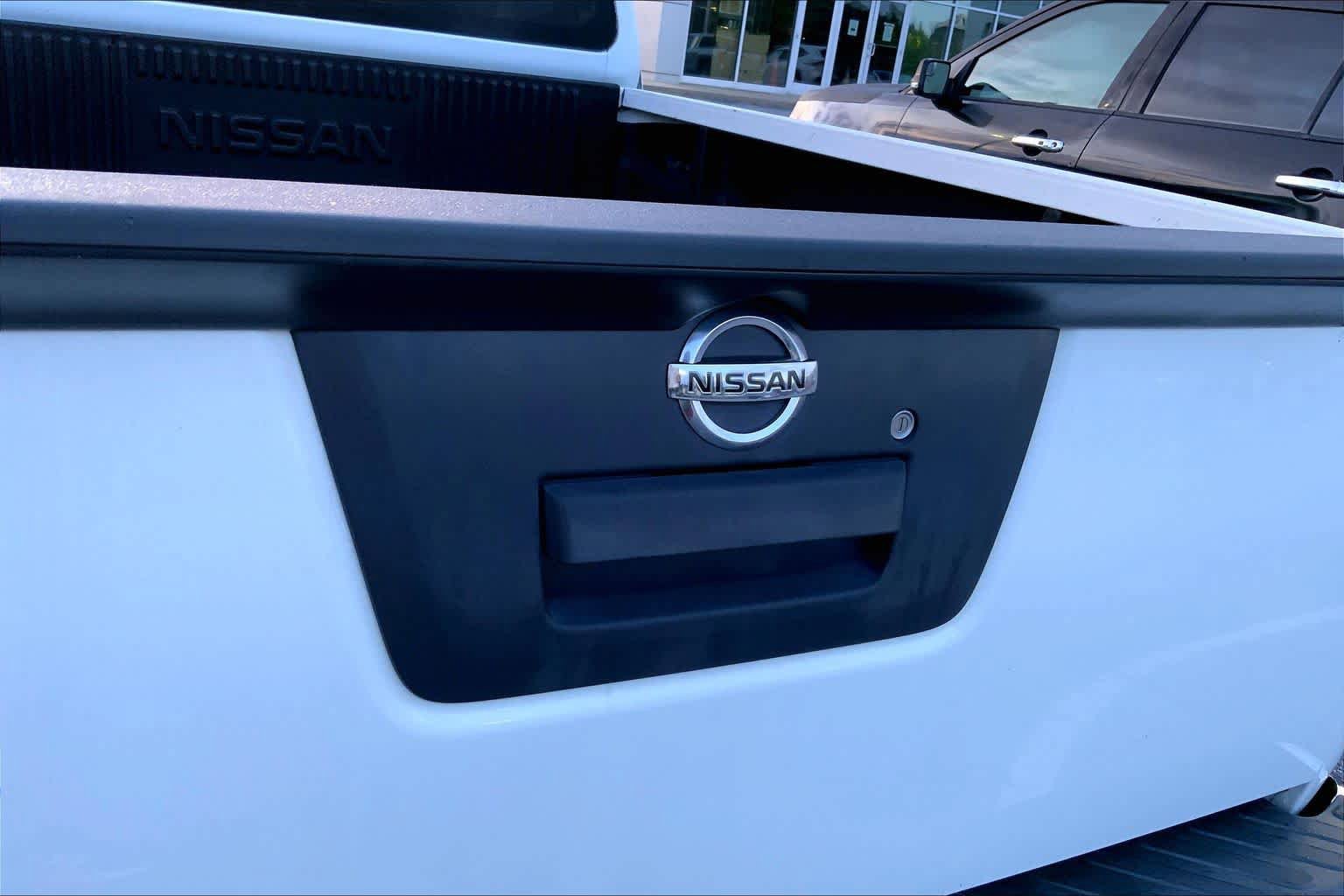 Used 2015 Nissan Frontier S RWD image 9