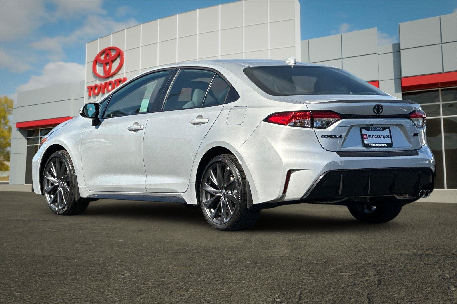 Certified 2026 Toyota Corolla SE w/ SE Package FWD image 5