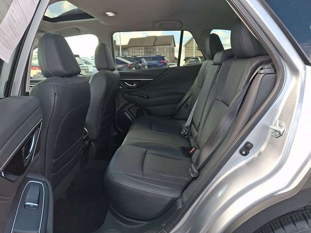 Used 2025 Subaru Outback Limited AWD/4WD image 11