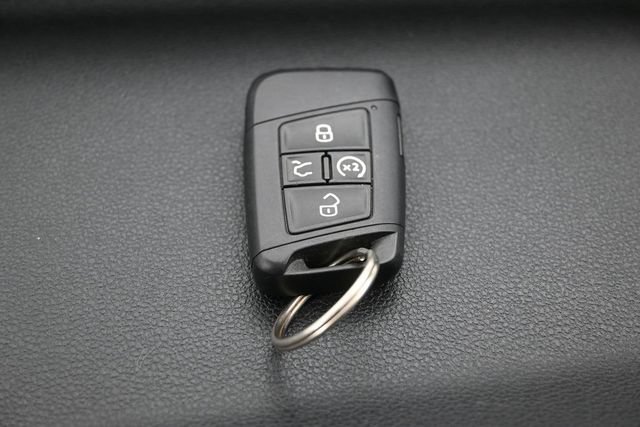 Used 2022 Volkswagen Taos SE w/ Panoramic Sunroof Package AWD/4WD image 24