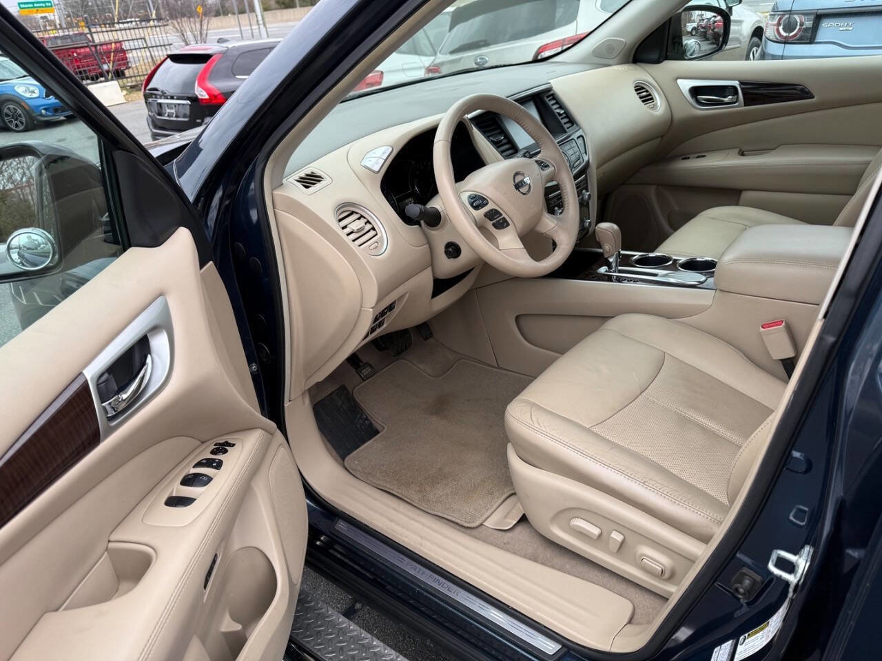 Used 2013 Nissan Pathfinder FWD image 6