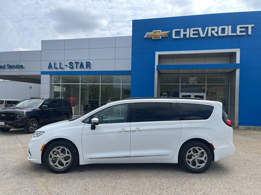Used 2023 Chrysler Pacifica Limited FWD image 3