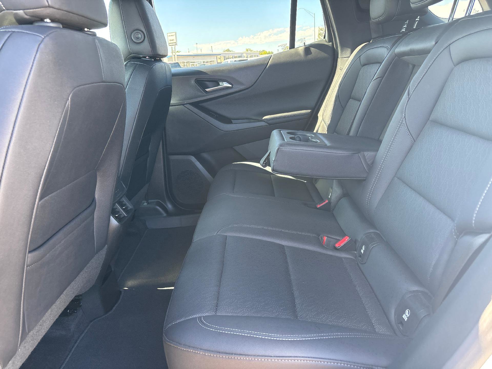 Used 2025 Chevrolet Equinox LT w/ Convenience Package II image 32