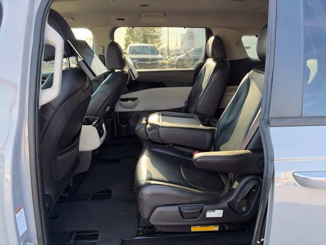 Used 2022 Kia Carnival EX FWD image 10