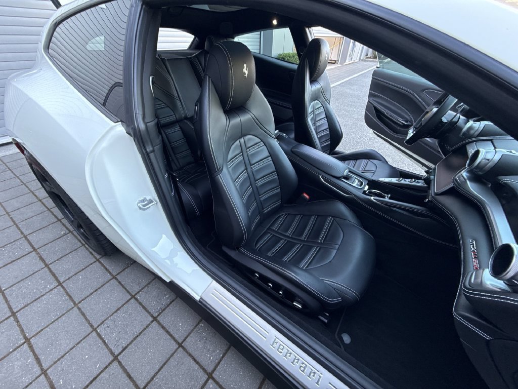 Used 2018 Ferrari GTC4Lusso AWD/4WD image 25