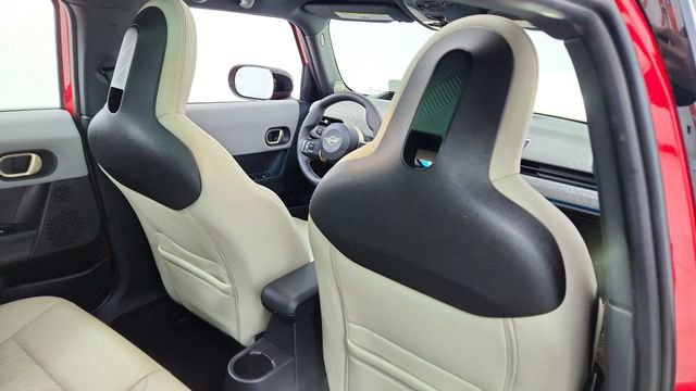 Used 2025 MINI Cooper 4-Door Hardtop image 26