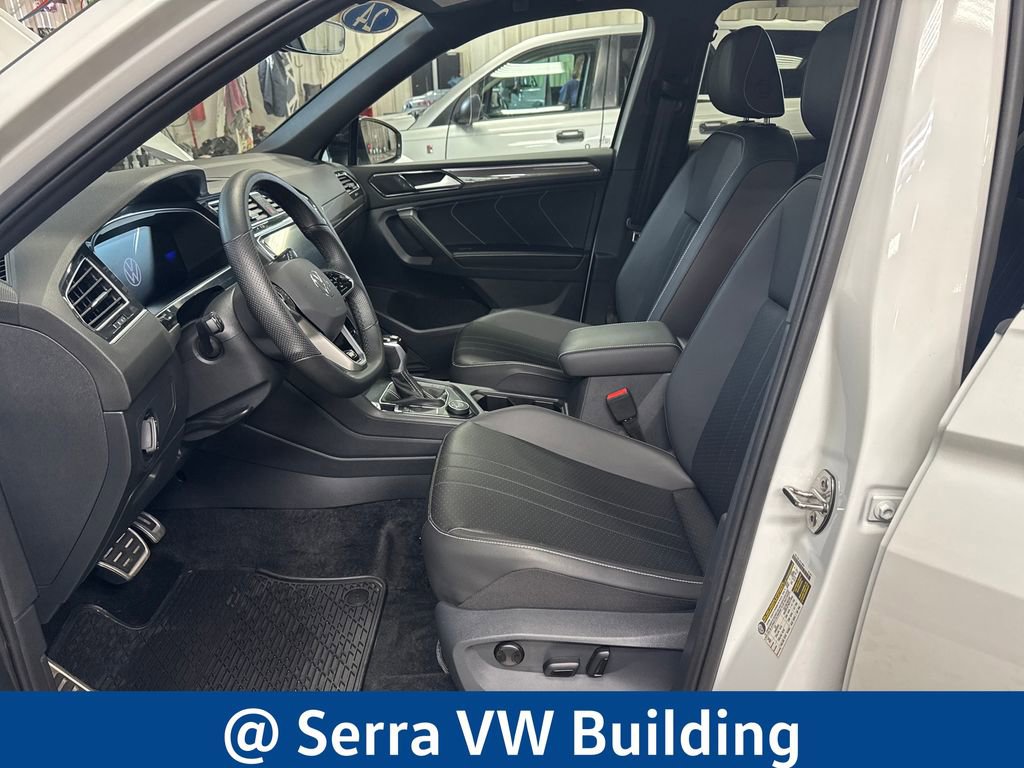 Used 2024 Volkswagen Tiguan SE R-Line AWD/4WD image 17