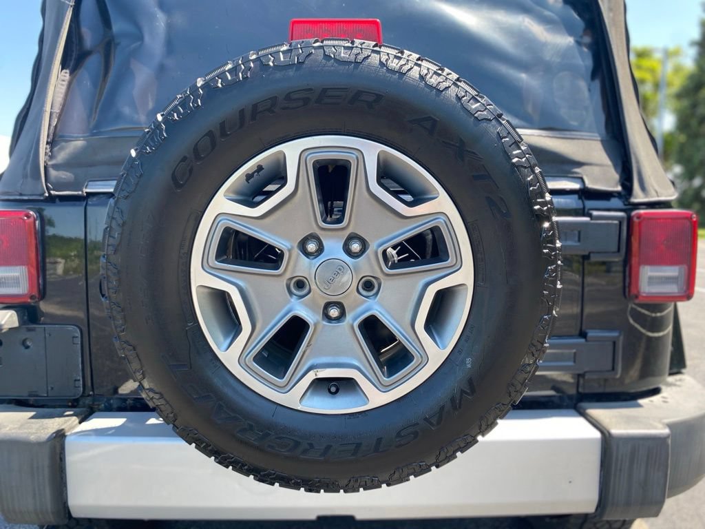 Used 2013 Jeep Wrangler Sahara w/ Dual Top Group AWD/4WD image 30
