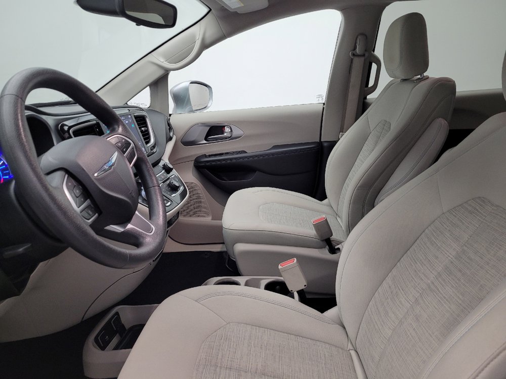 Used 2018 Chrysler Pacifica Touring Plus FWD image 17